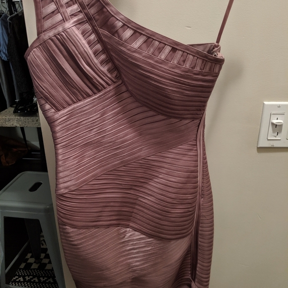 BCBG max Azaria dusty rose bandage dress - Picture 3 of 3